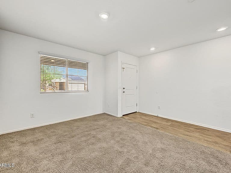 25437 W MAHONEY Avenue photo 5