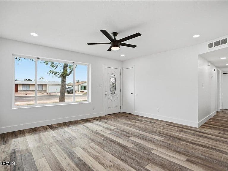 752 E Glade Ave photo 5