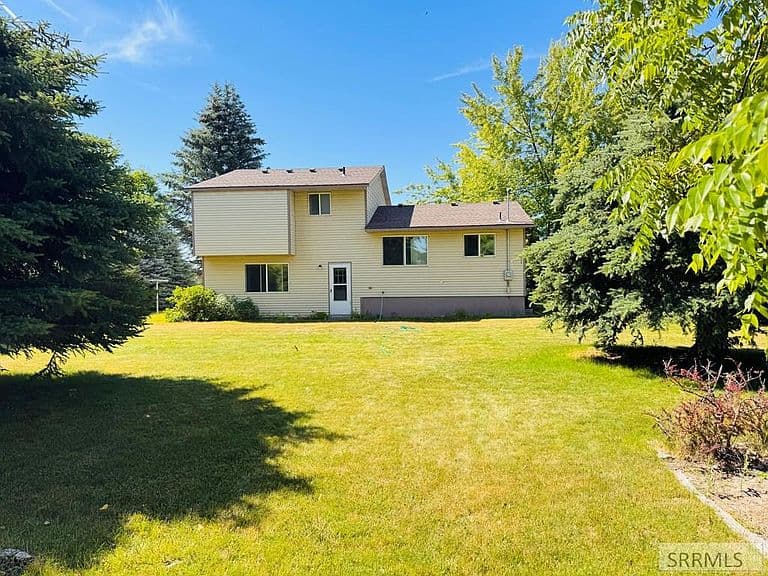 394 W 145 N photo 5