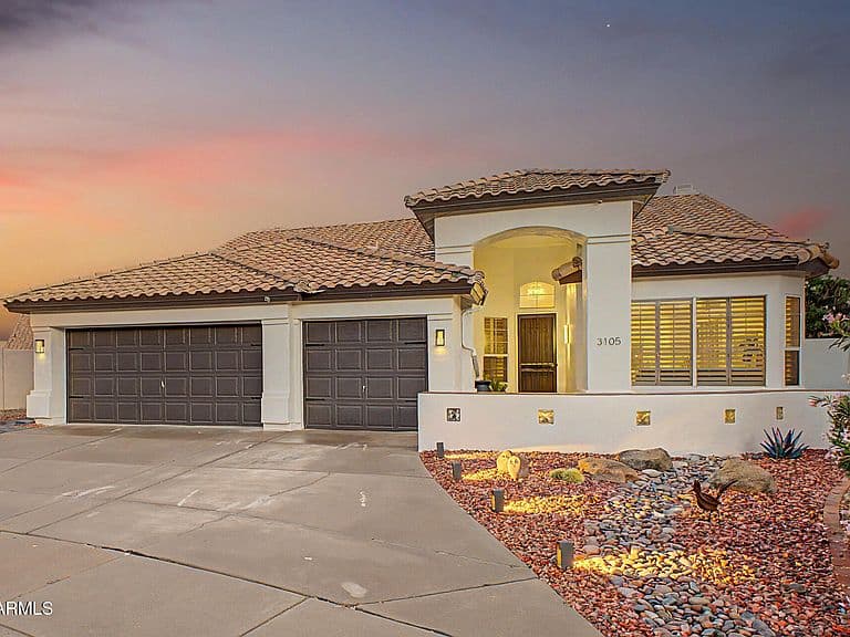 3105 E Hiddenview Drive photo 1