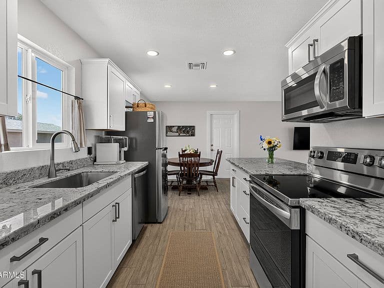 6399 N LAKE SHORE Drive photo 1