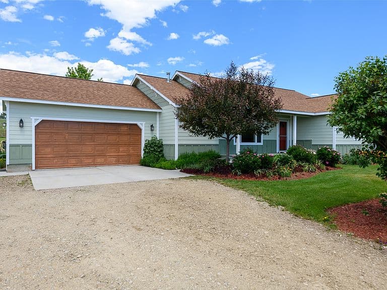 610 Cody Ln photo 2