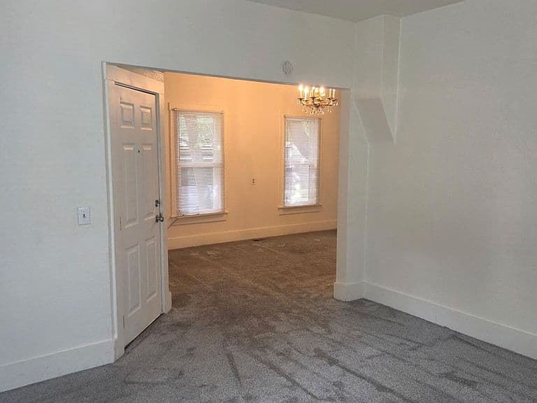1811 N Nora St photo 4