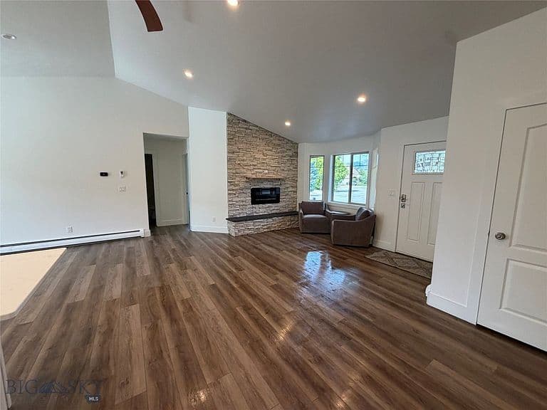 217 Lillian Way photo 4
