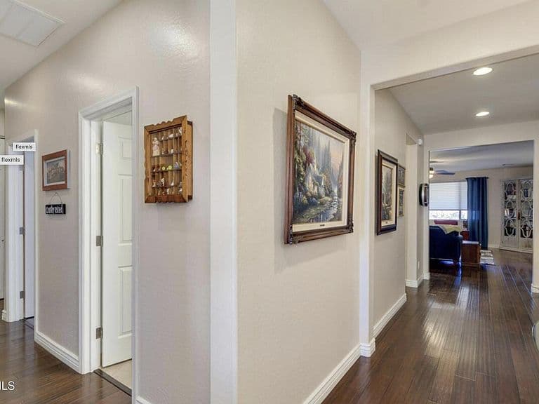 1866 E RAVENSWOOD Drive photo 3