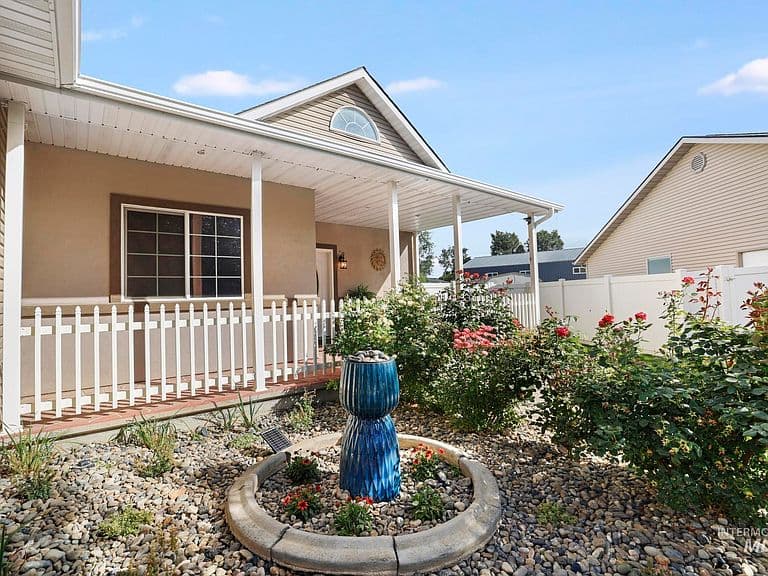 2213 Alex Dr photo 5