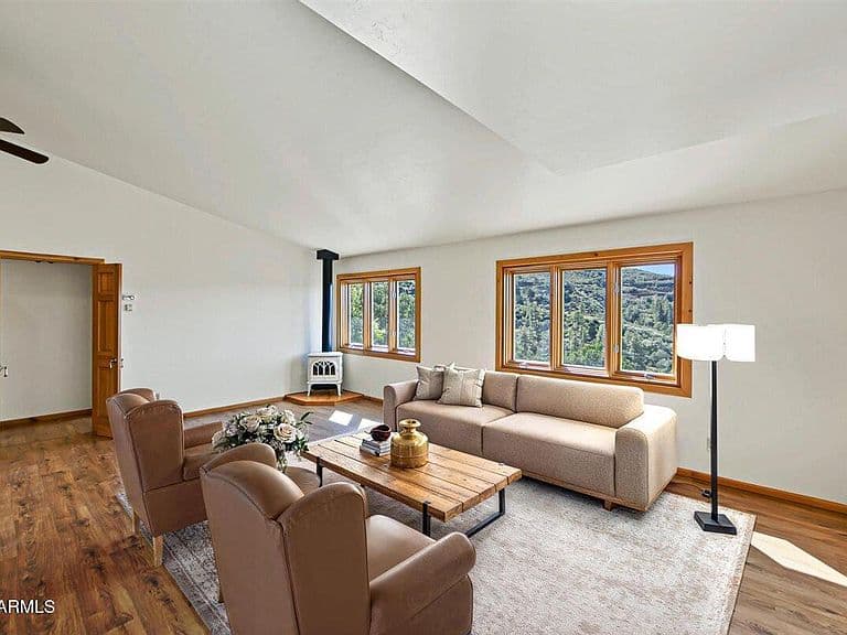 502 KAREN Drive photo 3