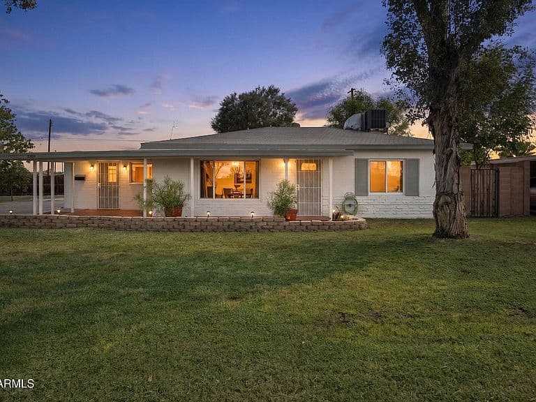 2107 W Minnezona Avenue photo 1
