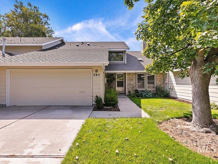 385 W Charlwood Ct photo 1
