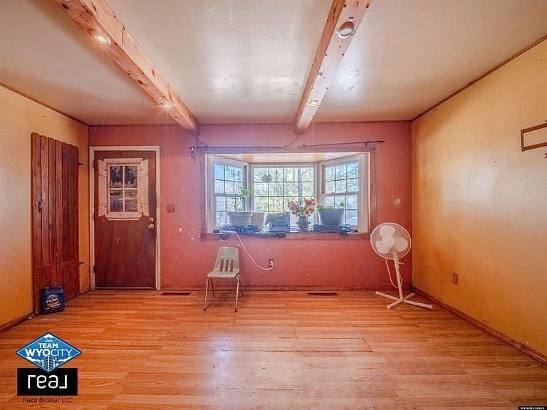 433 Holmes St photo 5