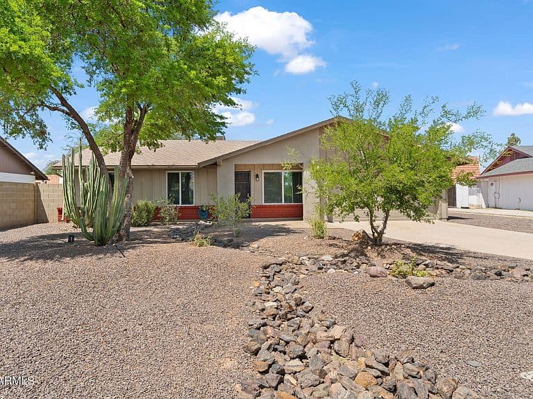 3180 N BENTRUP Circle photo 2