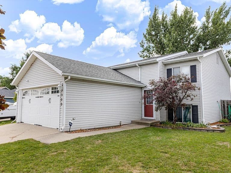 2909 29th Avenue Cir S photo 2