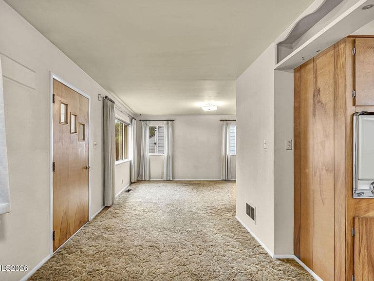 221 S Iris St photo 3