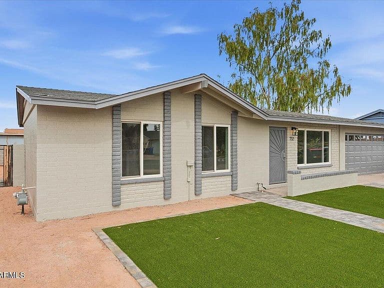 752 E Glade Ave photo 3