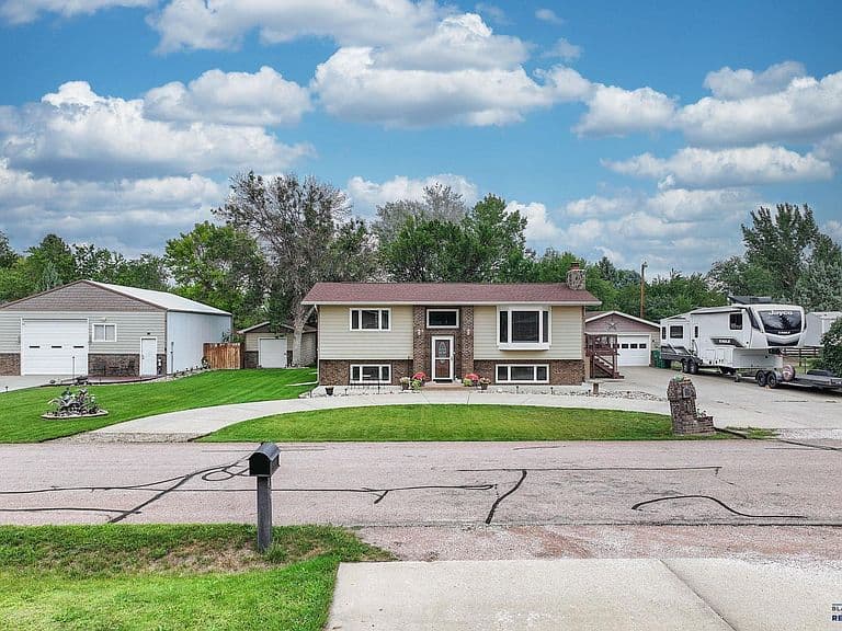 4736 Howie Dr photo 1