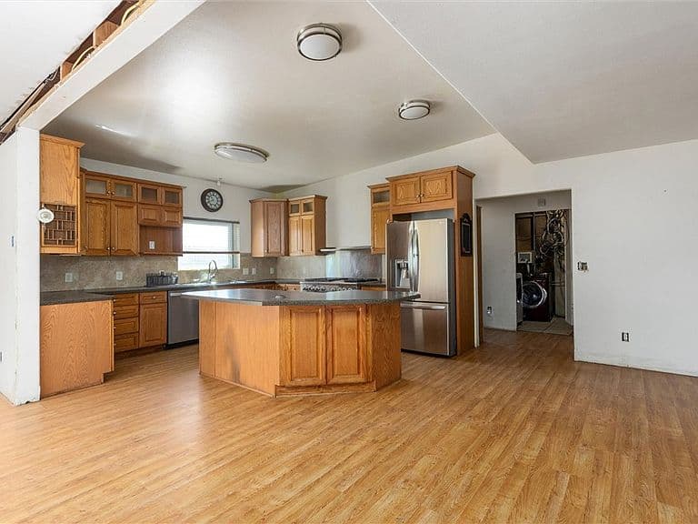 714 N Eggebrecht Ln photo 2
