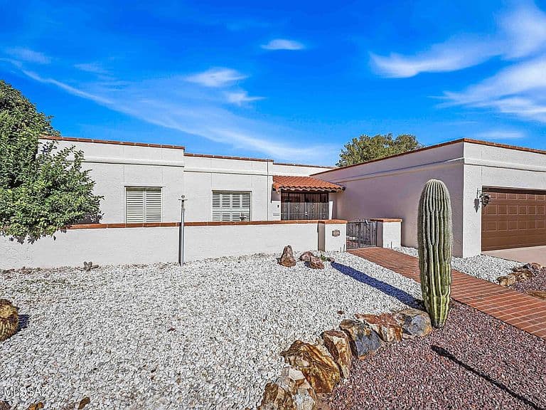1121 N Abrego Dr photo 3
