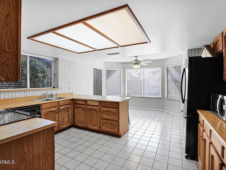 2035 W Gila Ln photo 5