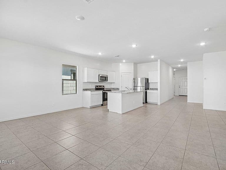 10206 W DEVONSHIRE Avenue photo 3