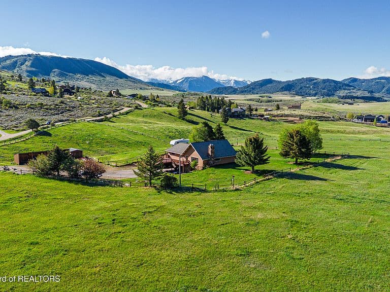 2050 E Snowberry Rd photo 1