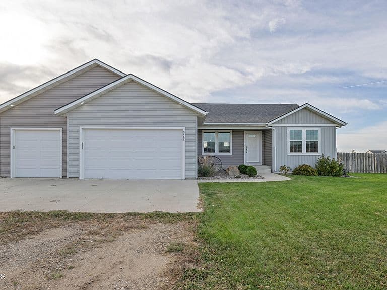 5467 Clear Water Ln photo 3