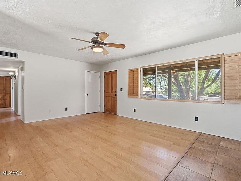 1560 N Calle Valencia photo 4