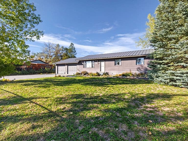 282 Thomas Ct photo 2