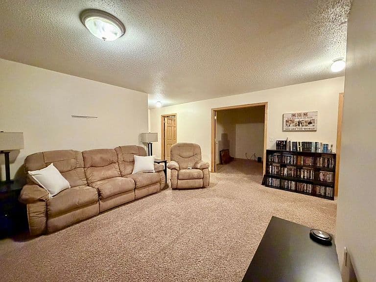 825 Morningside Dr photo 5