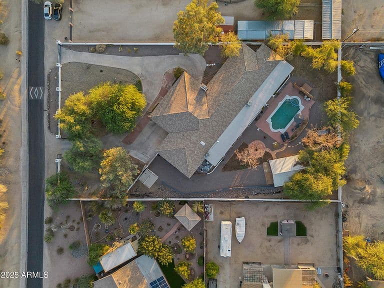 2032 E EUCLID Avenue photo 1