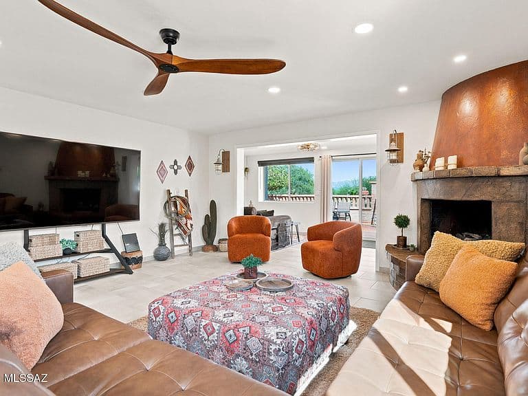 735 W Camino Del Poso photo 4