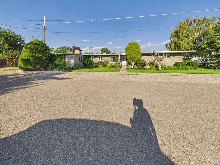 334 S 4th St photo 1