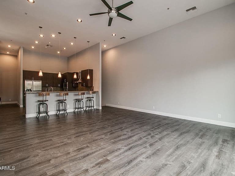 920 E Mitchell Dr Unit 103 photo 3