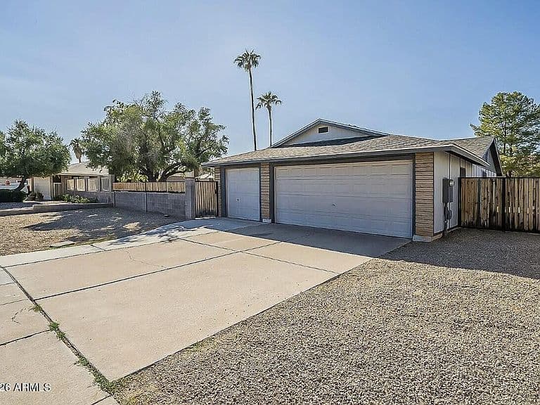 2206 N CHOLLA Street photo 2