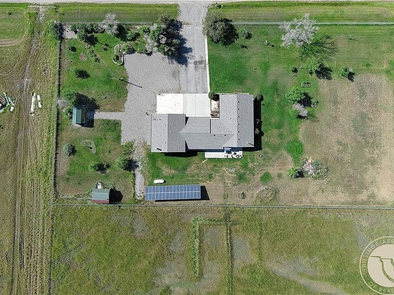 926 Vanzandt Rd photo 5