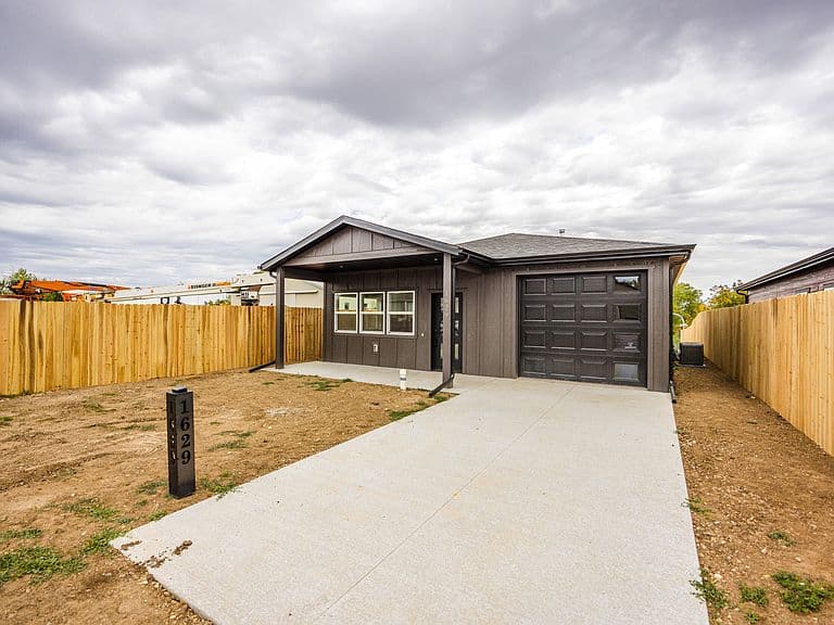 1629 Dana Ave photo 4