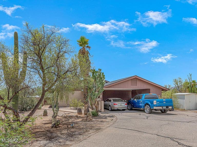 3832 N Gunnison Dr photo 4