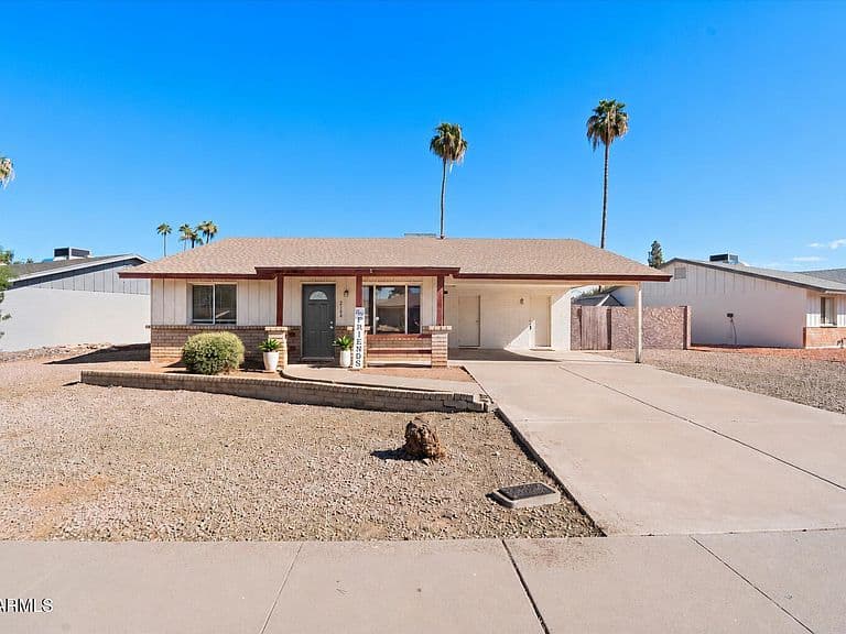 2104 E CORNELL Drive photo 1