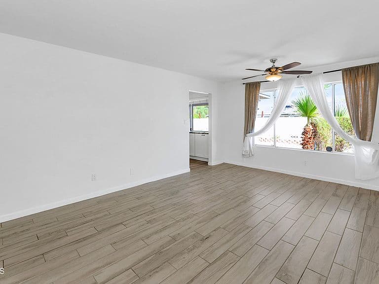 3904 E SAHUARO Drive photo 3