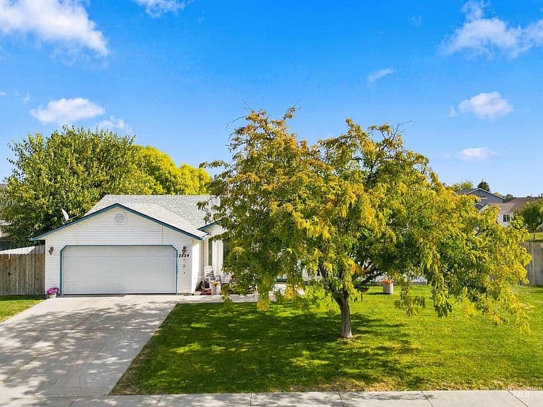 2524 Smart St photo 1