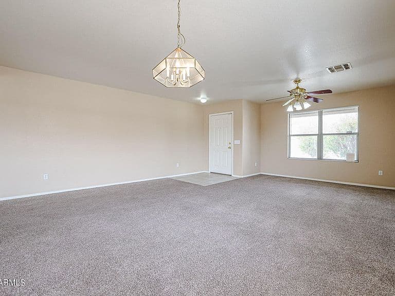 9427 W ELM Street photo 5