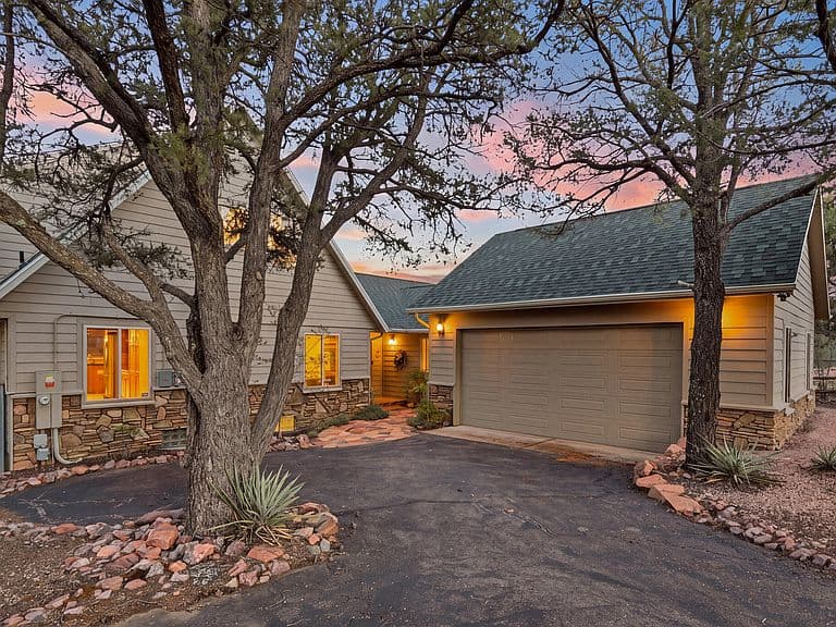 1205 N Camelot Dr photo 1