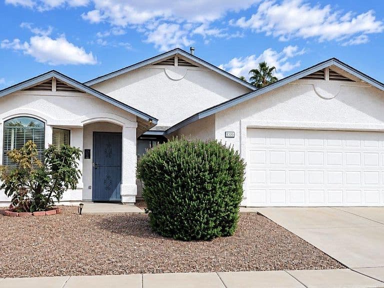 8906 N Cahill Way photo 1