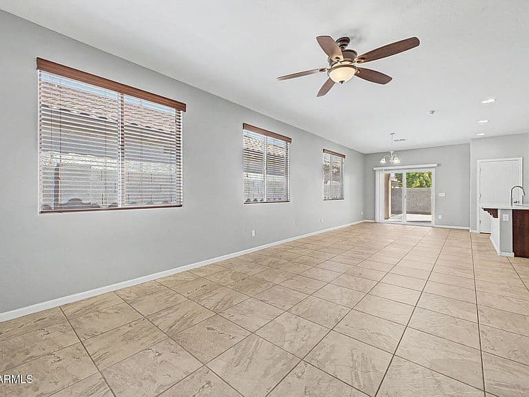 11773 W CHASE Lane photo 2