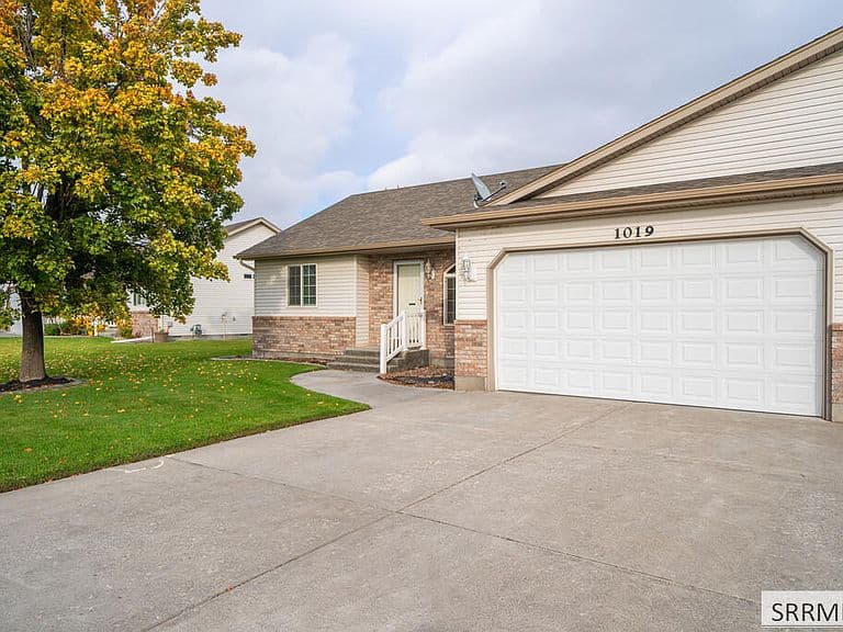 1019 S Edinburg Cir photo 4