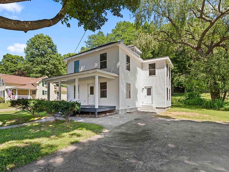15 Sunset Avenue photo 1