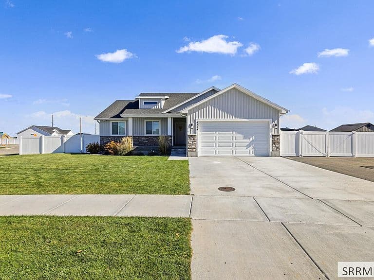 4754 Memory Ln photo 1