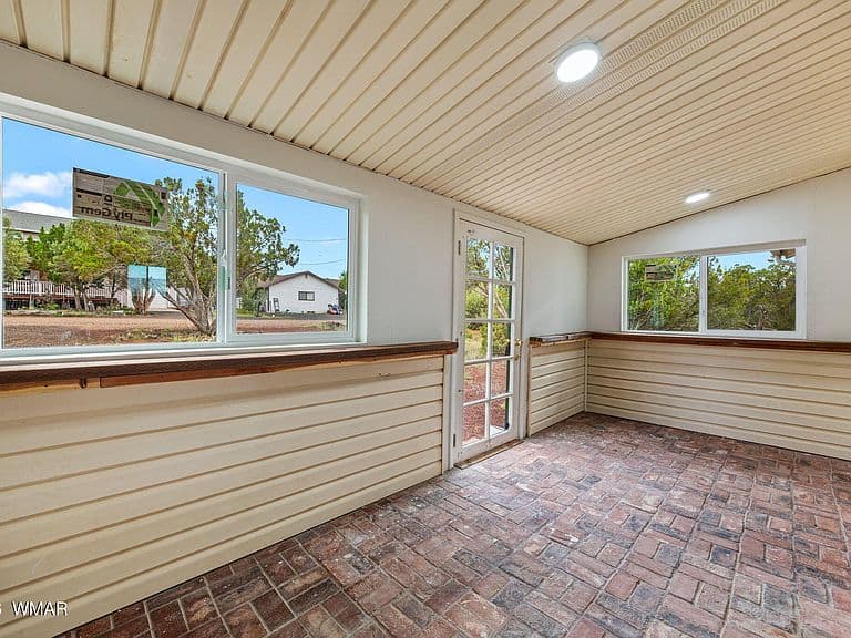 8376 Apache Dr photo 4
