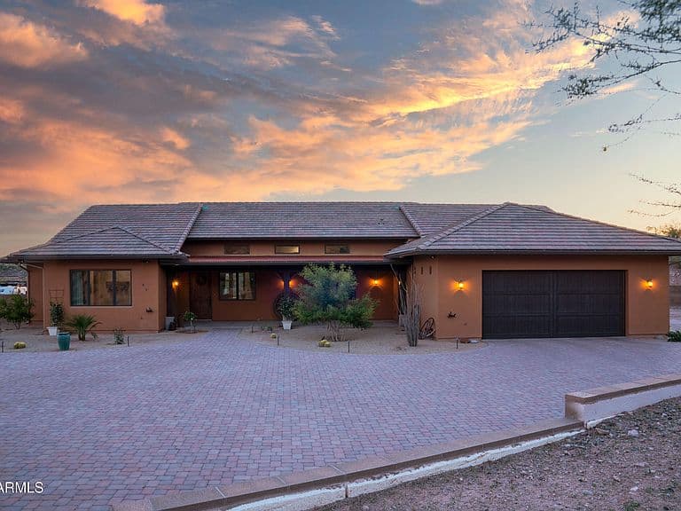 837 W BRALLIAR Road photo 2