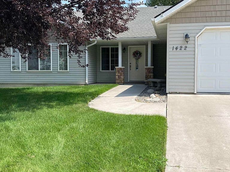 1422 N Evergreen St photo 1