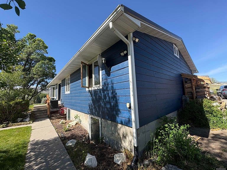 1185 Goodrich Dr photo 3